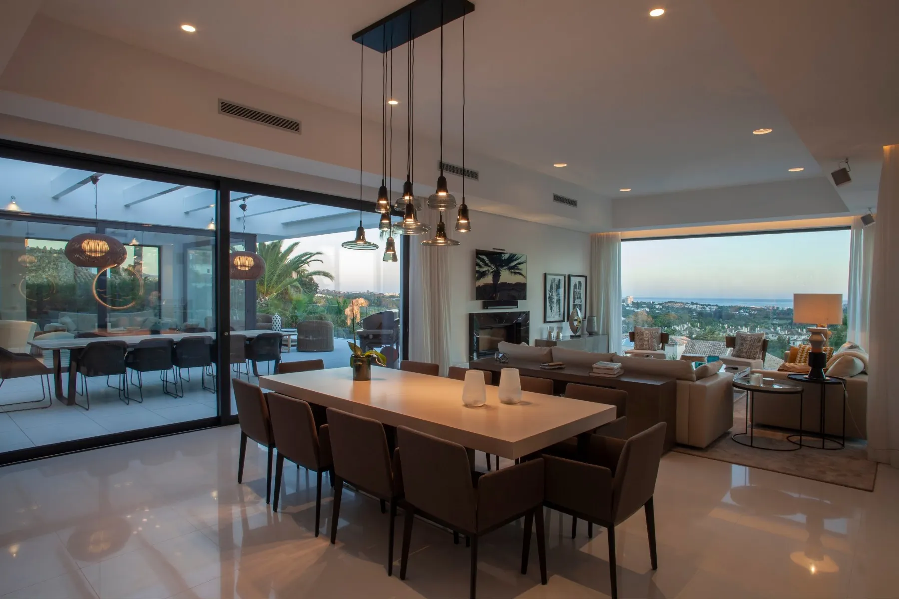 Comedor y salón abiertos a las vistas