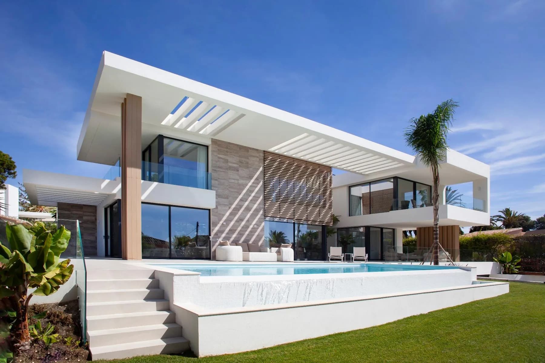 Contemporary villa with pool in Marbella