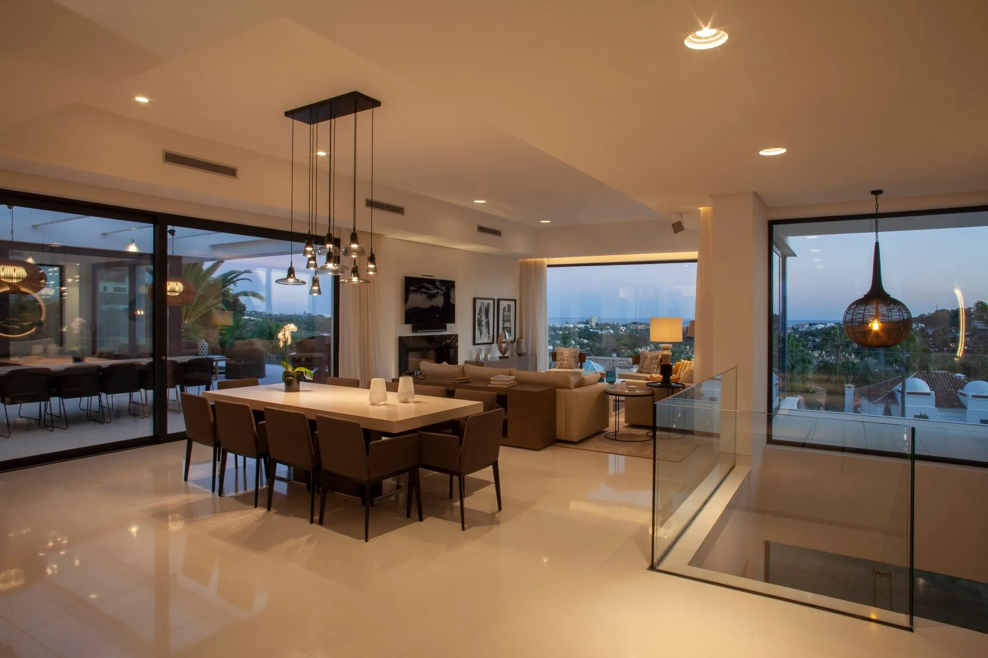 Comedor y salón con vistas